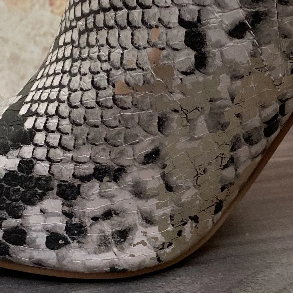 New Women’s Snakeskin Print Pointed Toe Mules - Picture 9 of 10